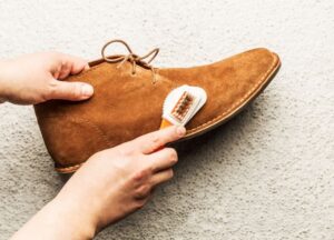 Nettoyer des chaussures en daim : des astuces de grand-mère à conseiller ?
